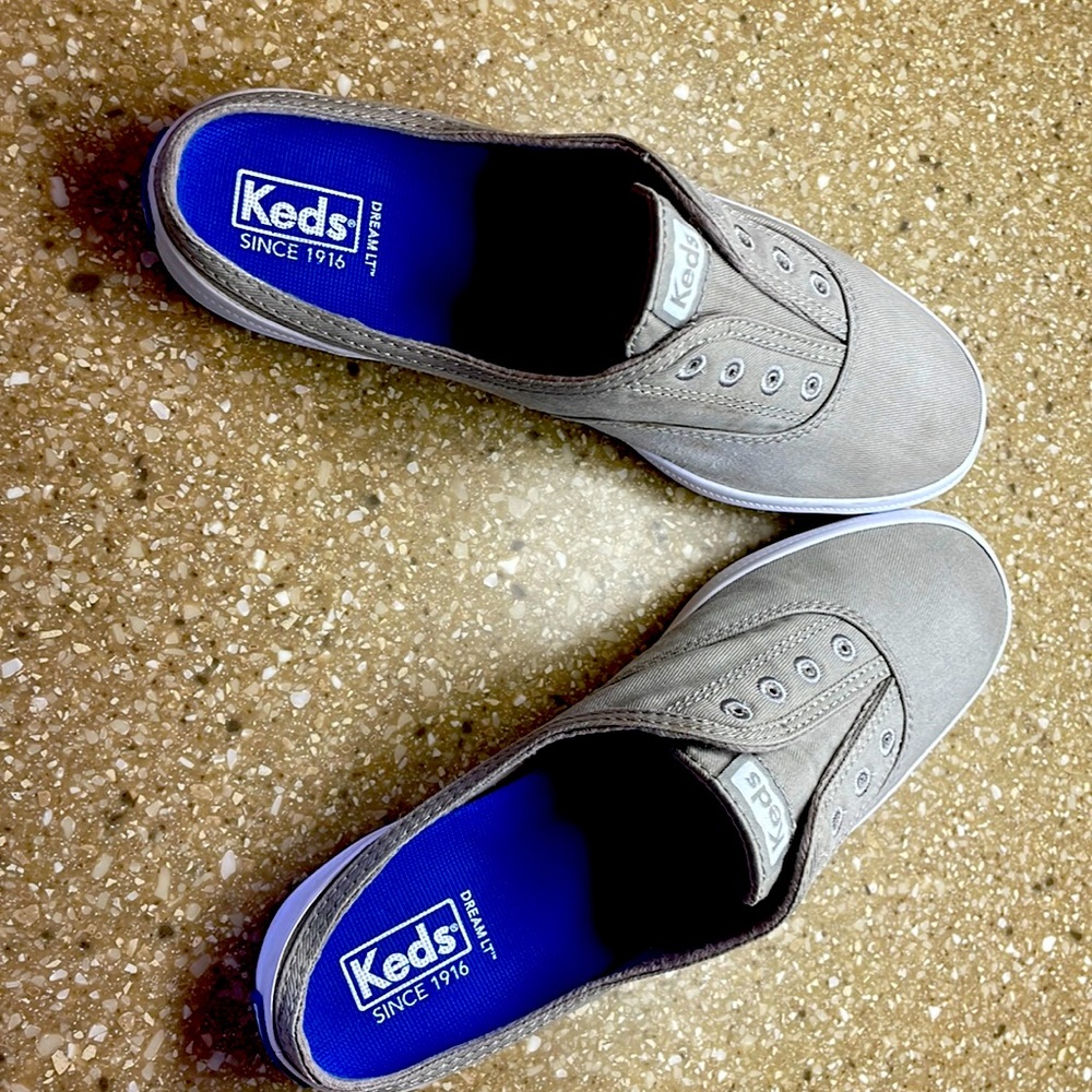 Ked’s tan mule slip on sneaker,size 7 1/2